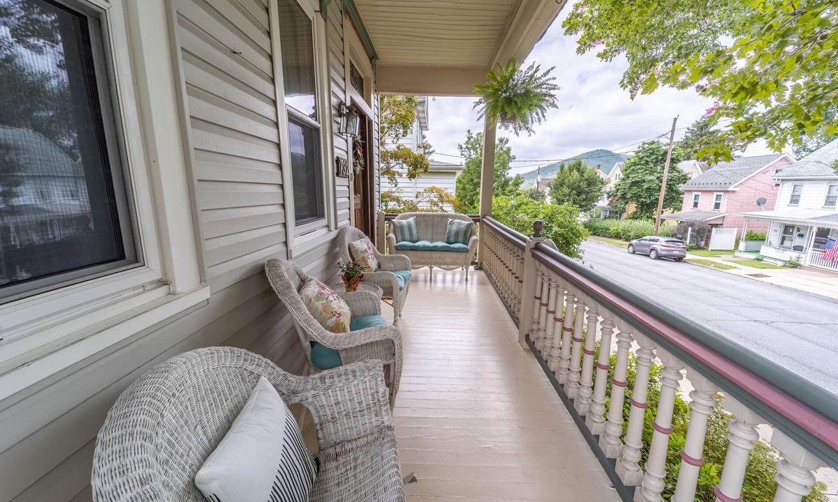 Jim Thorpe Bed & Breakfast | The Bella Victoria- Adult Only