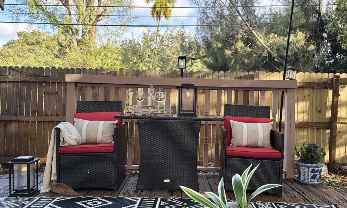 Southwest Coconut Grove House | The Coconut Grove Hideaway