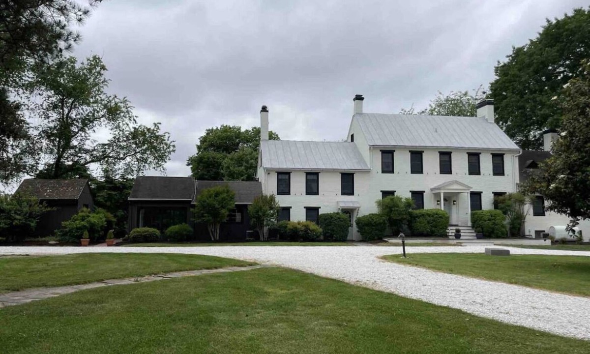 Centreville House | The Colonial Farmhouse with Private Boat Rental