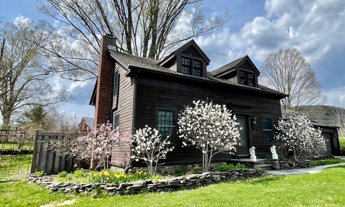 Fly Creek House | The Crow and Stone- Curated Country Escape