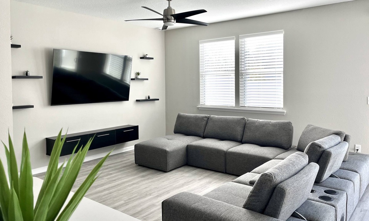 Hyde Park Villa | The Ellis Villa Oasis Near Riverside