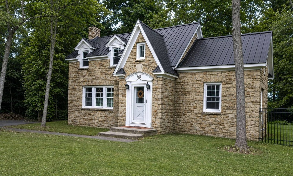 State College House | The Fairy Tale House - Minutes to PSU & Downtown - HOT TUB & FENCED IN YARD!