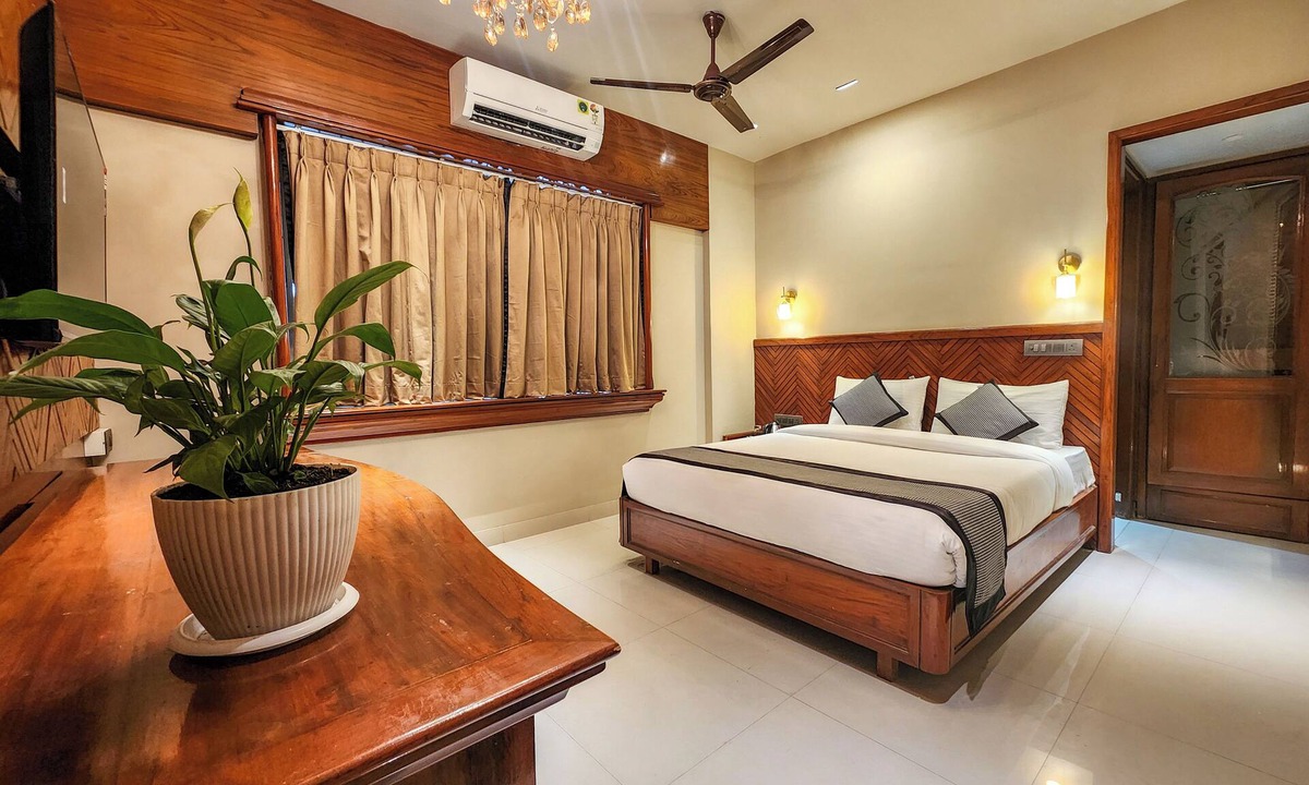Mumbai Central Hotel | The Falcon Inn