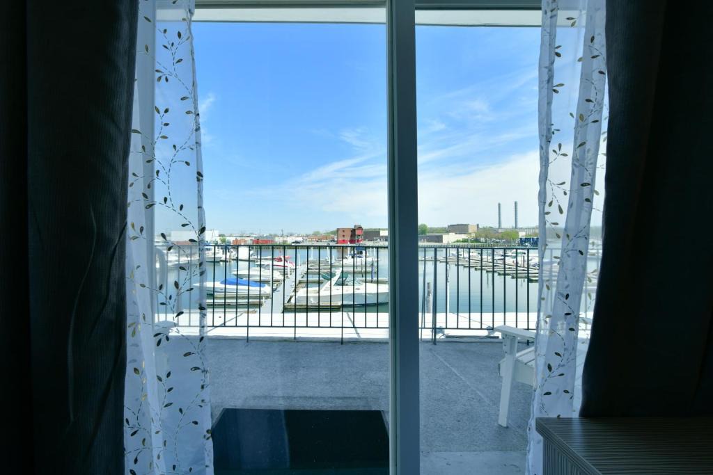 Freeport Hotel | The Freeport Inn and Marina