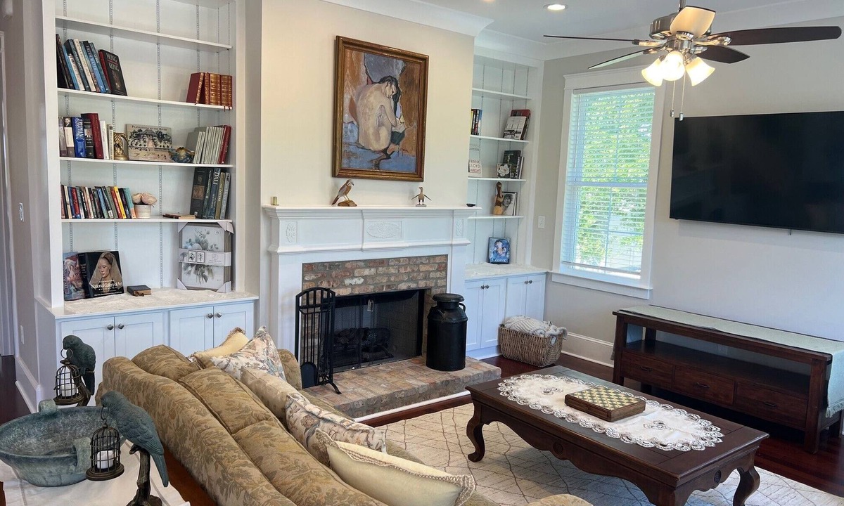 Hahnville House | The Guest House At The Historic River Road Oaks in Metro New Orleans