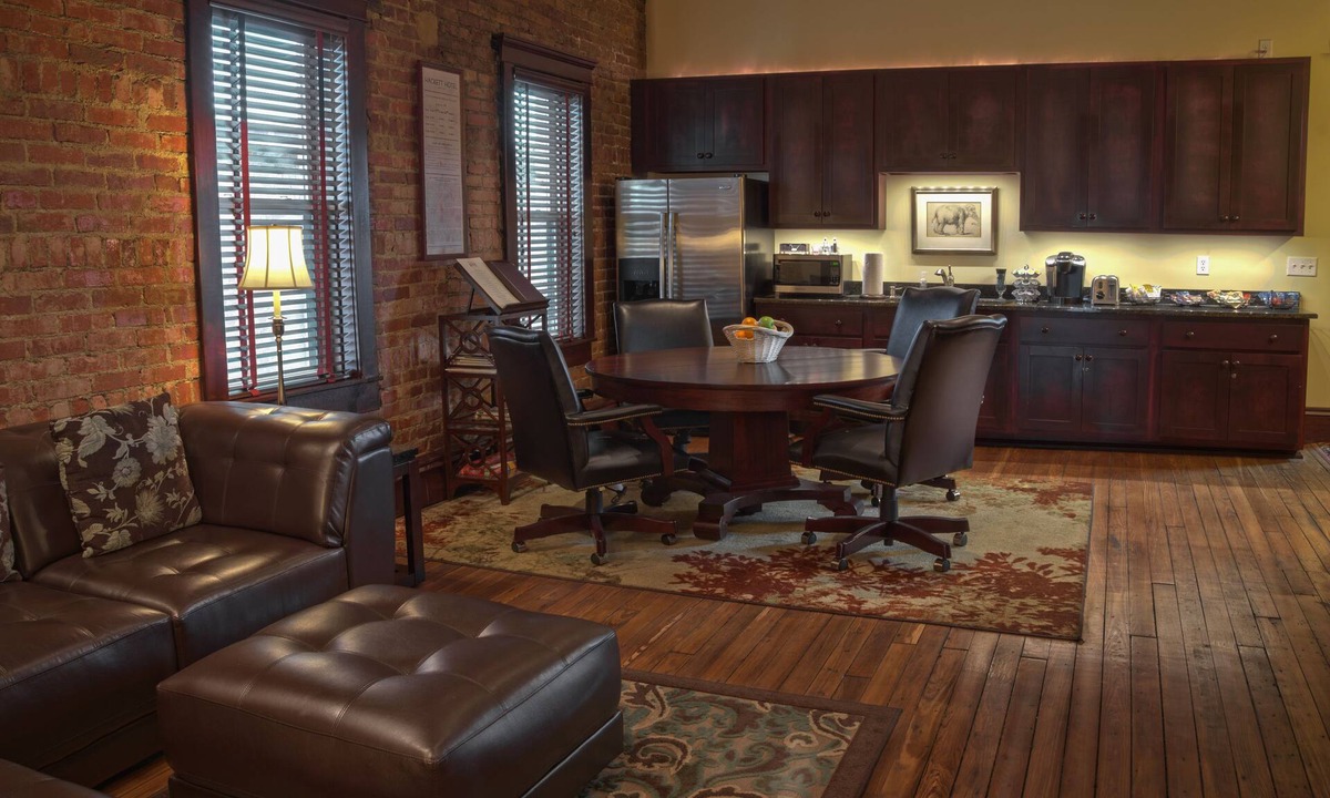 Marietta Hotel | The Hackett Hotel