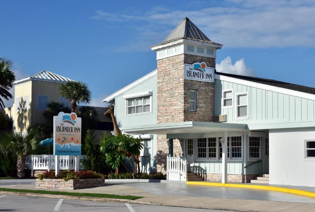 Central Beach Hotel | The Islander Inn