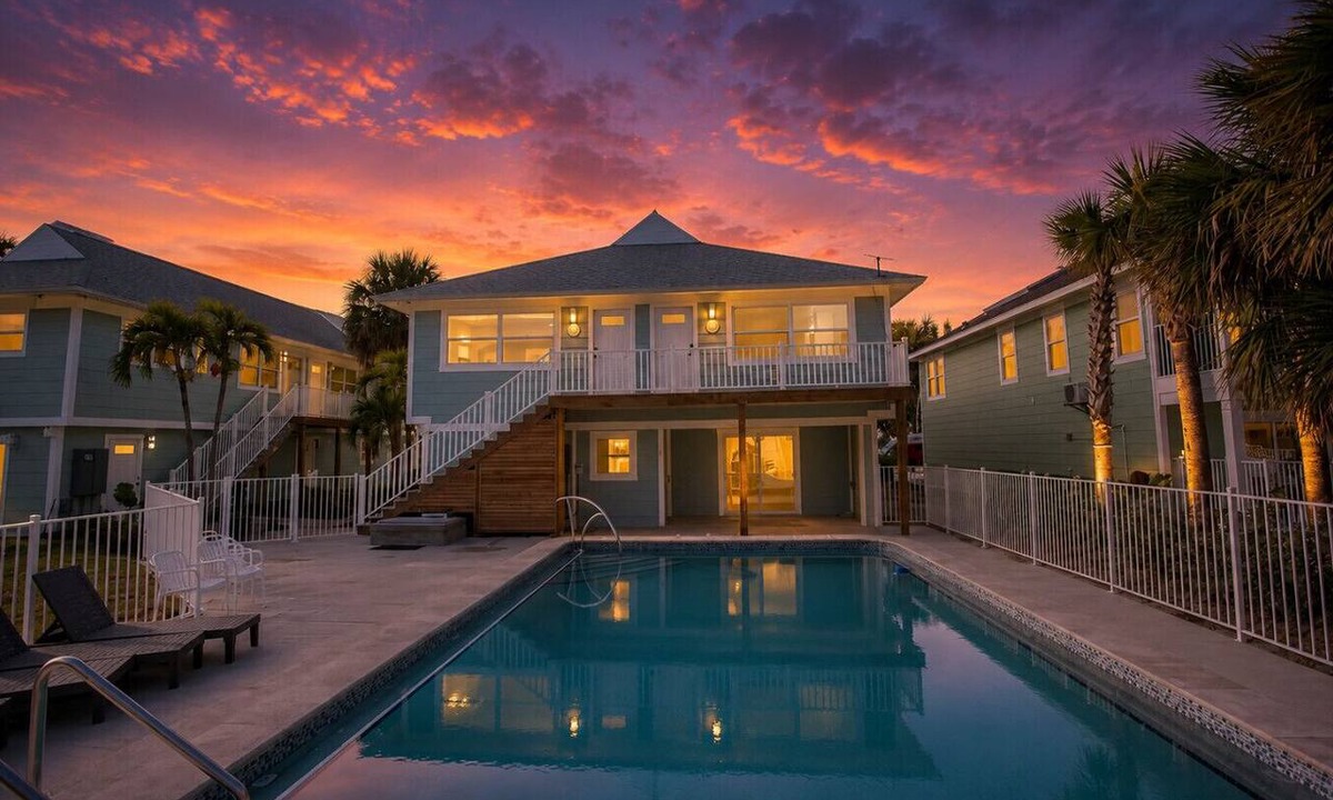 Mid Island Apartment | The June at Coconut Cove