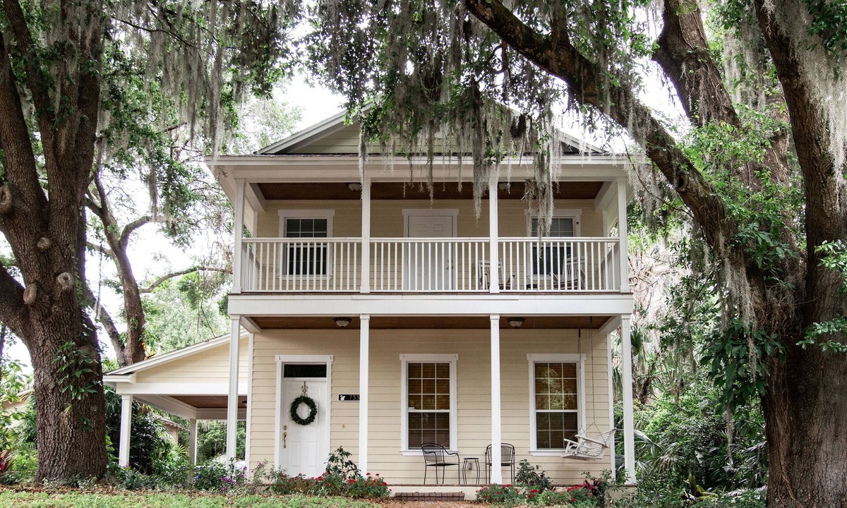 Lakeland House | The Lake Morton Colonial Lakeland Historic District - 3BR/2.5Bath