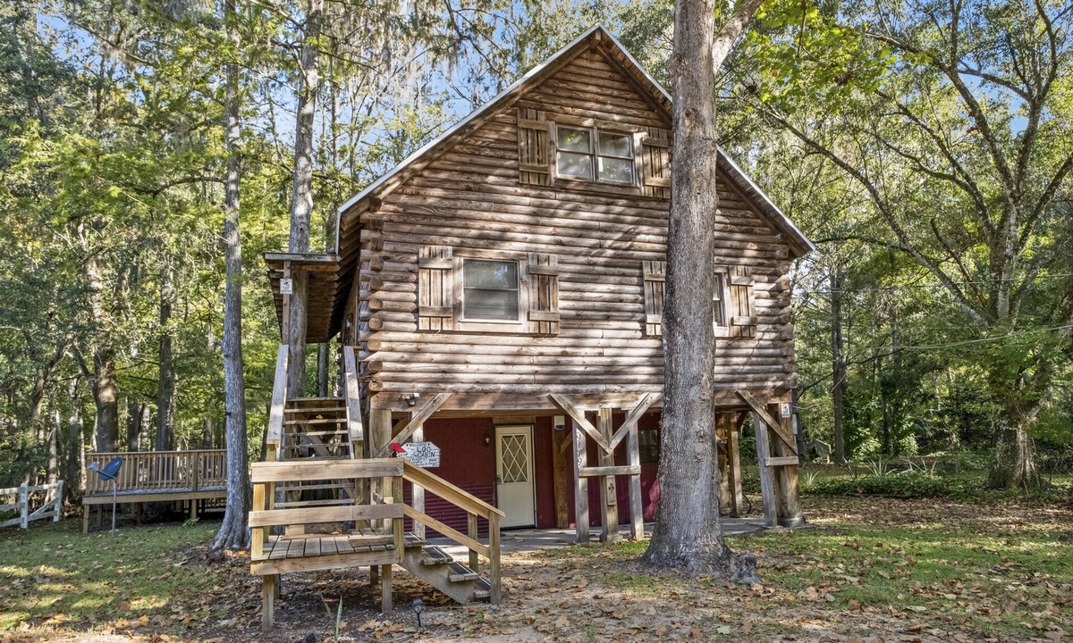 Nobleton House | The Log Cabin