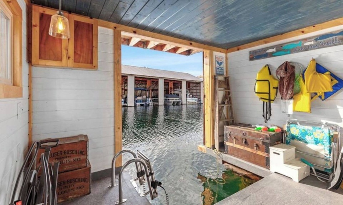 Bayview Boat Rental | The Love Shack on Lake Pend Oreille