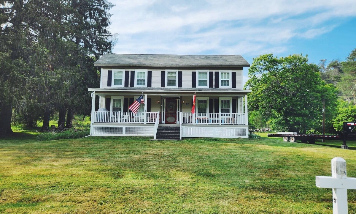 Coudersport House | The Olde Farmhouse - Historic Property - 10 miles from Cherry Springs State Park