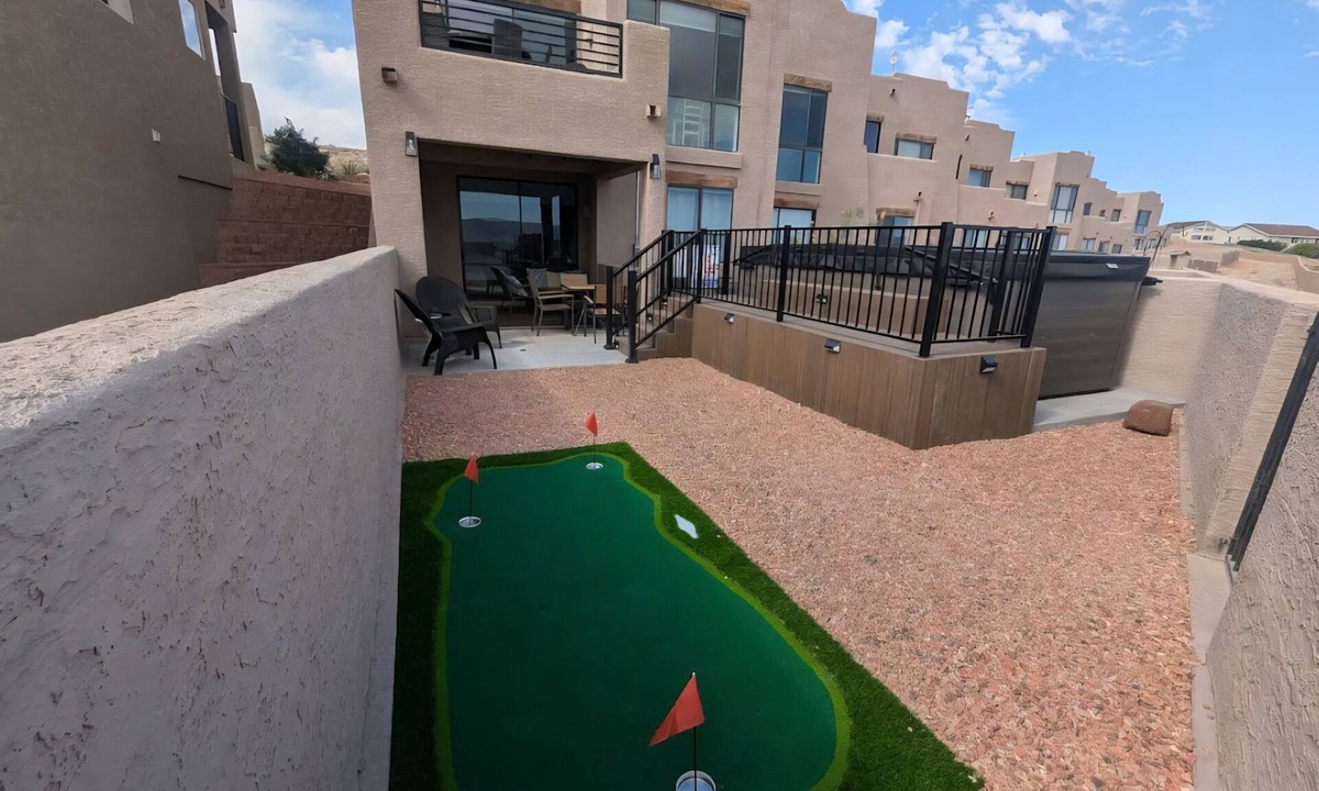 Greenehaven House | The Overlook Oasis at Lake Powell with swim spa!