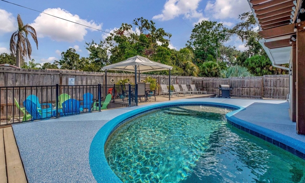 Ridge Wood Heights House | The Palms-Private Heated Pool, Hot Tub, Private backyard-5mi to beach