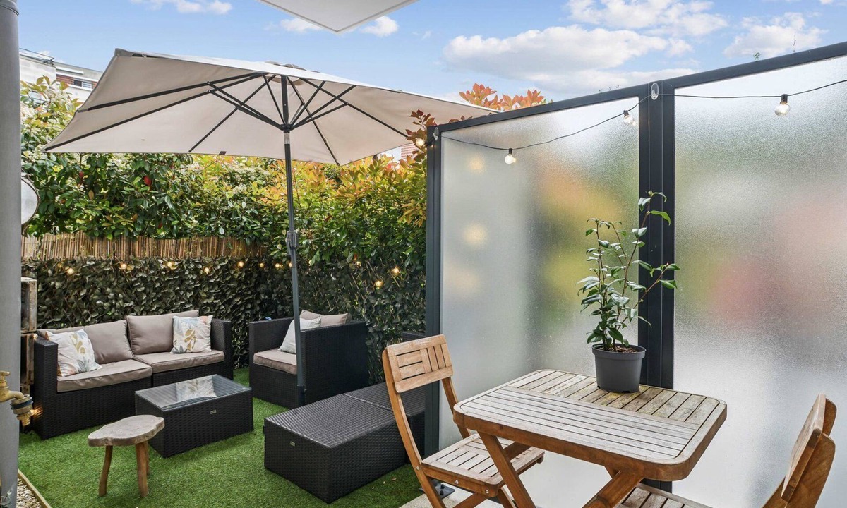 Suresnes Apartment | The Peaceful - with terrace and private parking