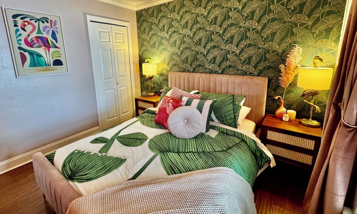Fort Lauderdale House | The Pink Flamingo - Oasis w/Heated Pool, Hot Tub, Heated Outdoor Shower