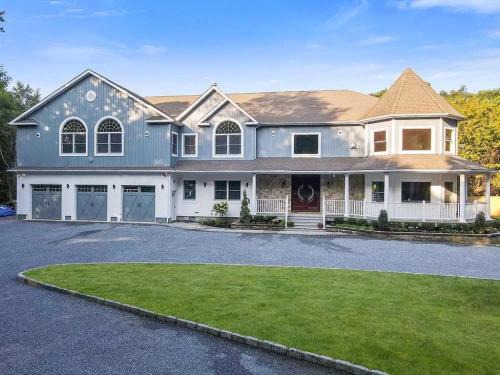 West Bay Shore Villa | The President Mansion Luxurious 7BR Family Retreat