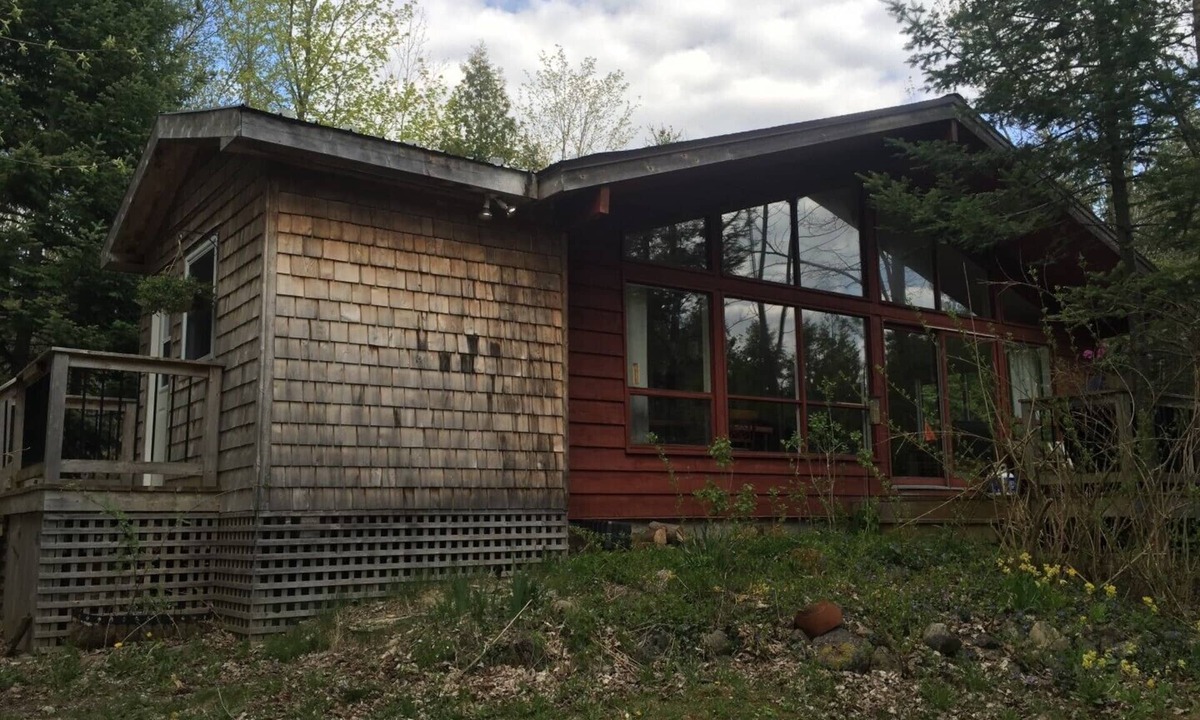 Flesherton Cottage | The Red House - Eugenia - Beaver Valley, Ontario, Canada