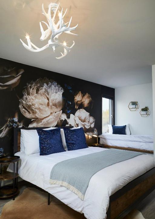 Minden Hills Hotel | The Rockcliffe Moore Falls (West Rose Suite)