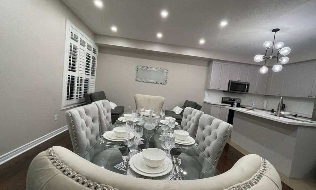 Churchill Meadows House | The STUNNING HOUSE