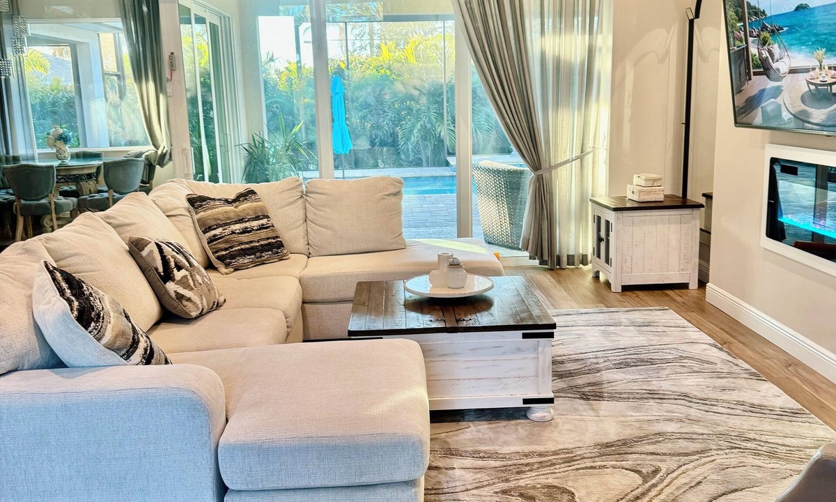 Port Charlotte Villa | The Ultimate Luxury 4 BR/3 BA, Heated Pool, Outdoor Kitchen