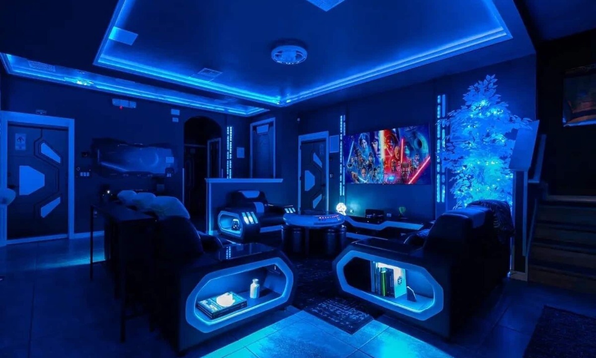 Lake Berkley House | The Utopia X4 Starship: A Star Wars Themed Retreat