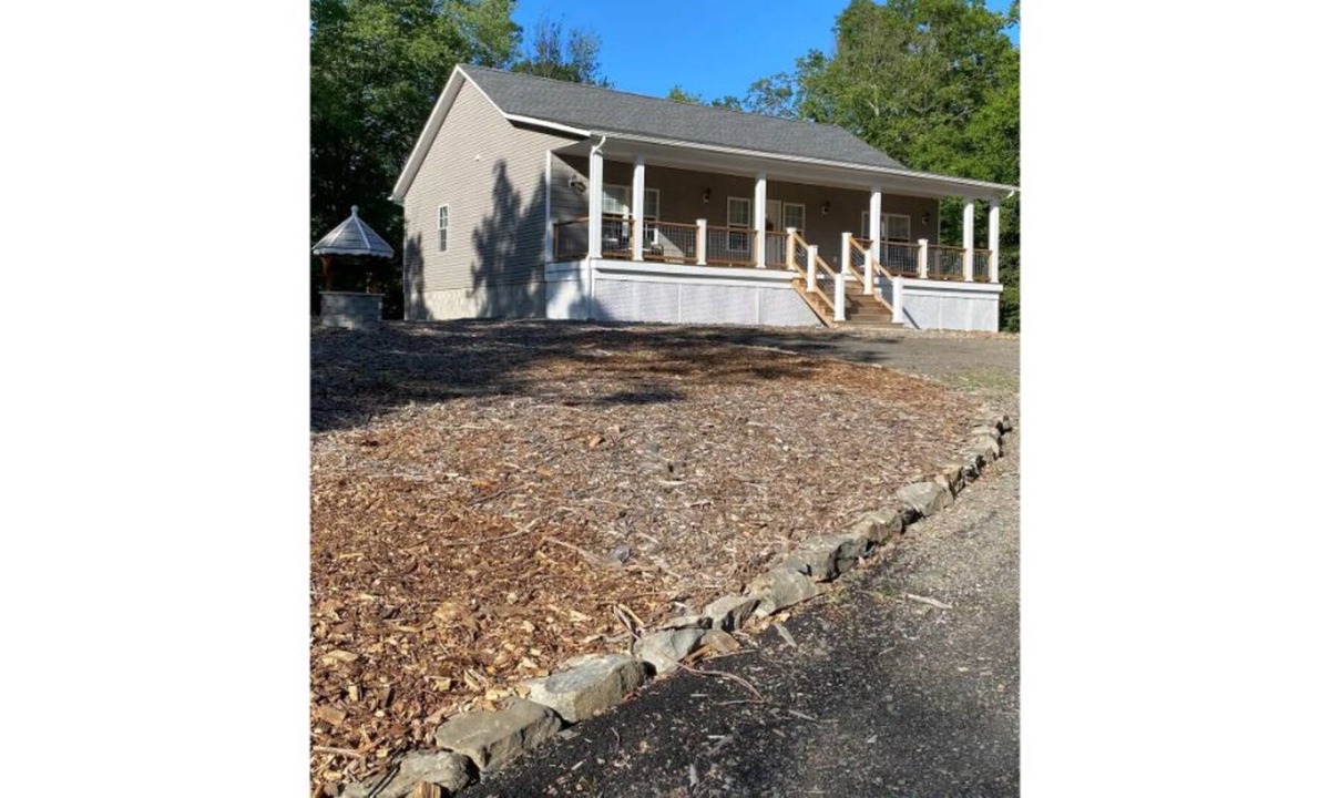 Hyde Park House | The Veteran’s Project is a home on over 100 acres