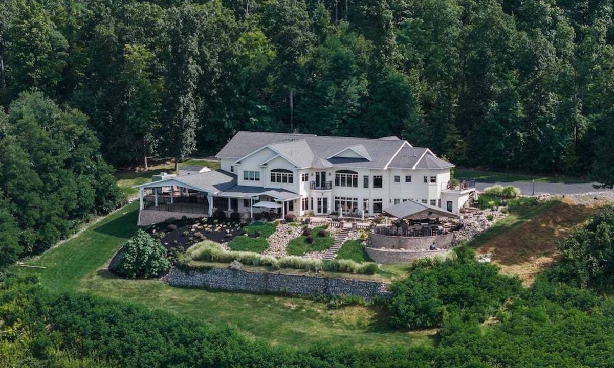 Town of Jerusalem House | The Villa: hot tub, sauna, game room, theatre
