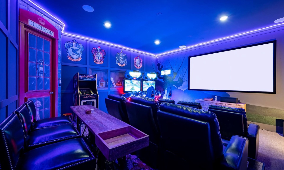 Reunion House | Themed Games,Theater Room | Themed Kids Bedrooms | Private Pool