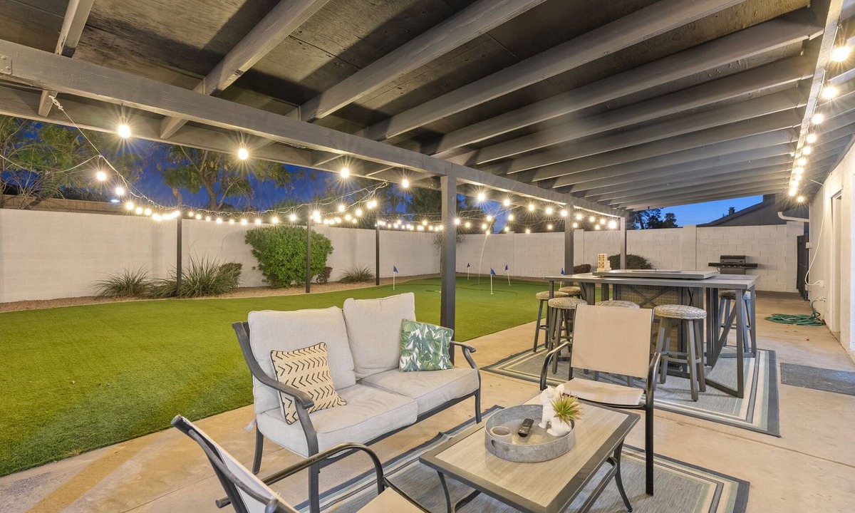 Mesa House | This house is a 4 bedroom(s), 2 bathrooms, located in Mesa, AZ.