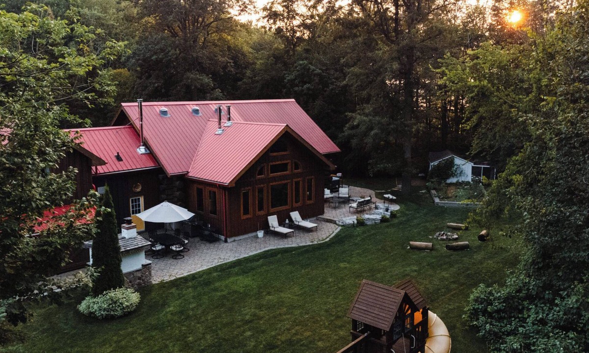 Centre Wellington House | Timber Sky Estate - Family & Pet-Friendly Log Cabin in Elora