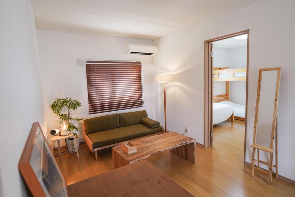 Odawara Apartment | Tipy records inn nook