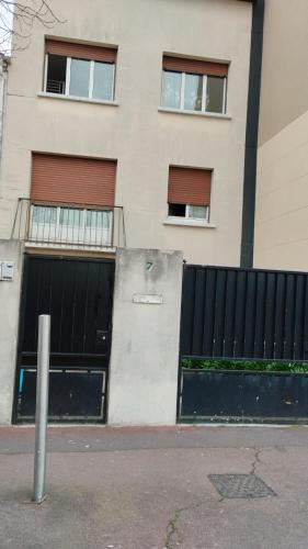 Noisiel Hostel | TONY House