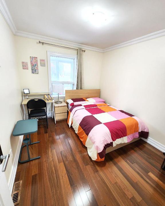 Downsview House | Toronto Uptown 1 - Bus to Downtown