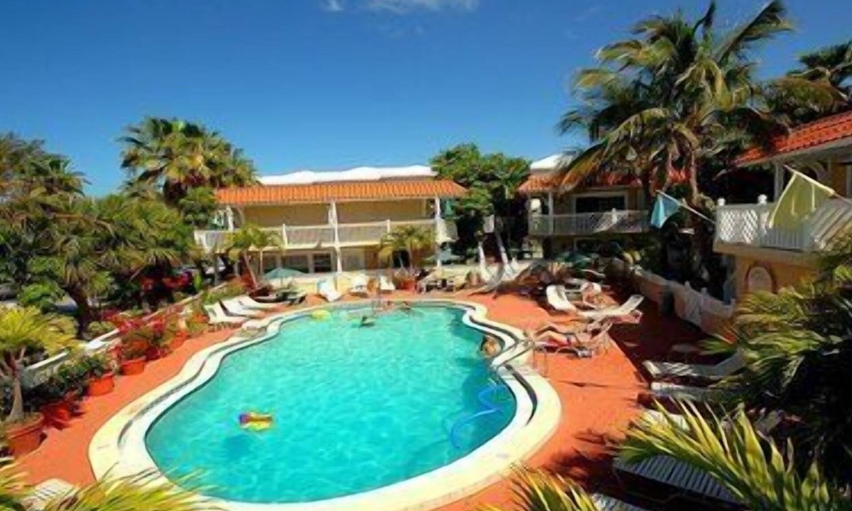 Bradenton Beach Hotel | Tortuga 2 Bedroom 2 Bathroom. 2nd floor stairs only Pet Friendly