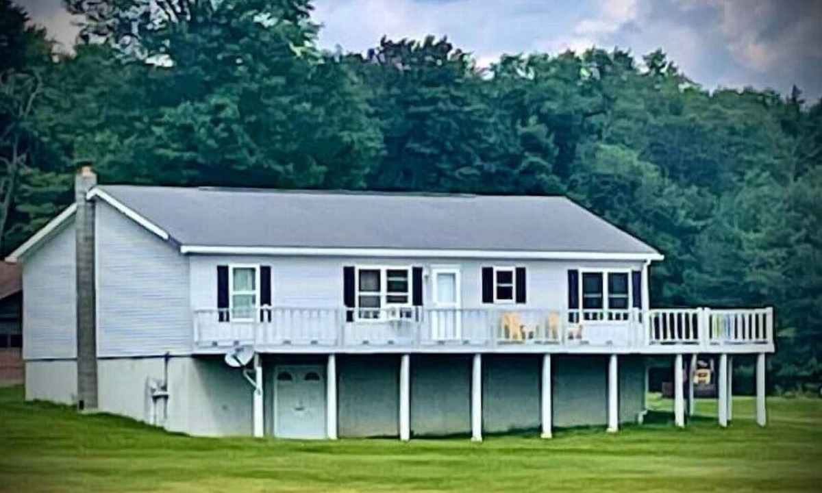 Coudersport House | Trail Side Inn- Near Cherry Springs & On the Trail
