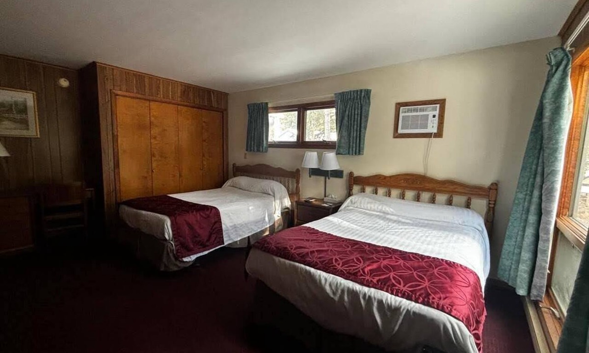 Hamilton Hotel | Tranquil 1-bedroom hotel room in charming Hamilton - #323 Taylor