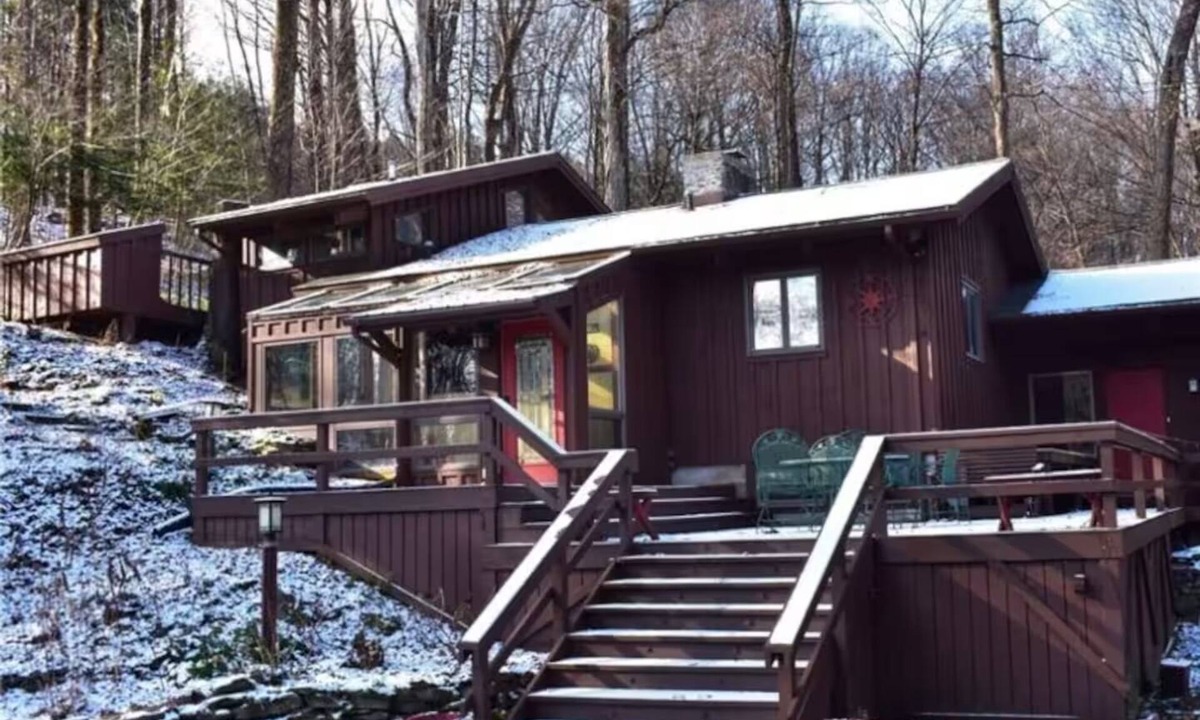 Jamesville House | Tranquil 4-bedroom forest house perfect for a relaxing getaway in Jamesville