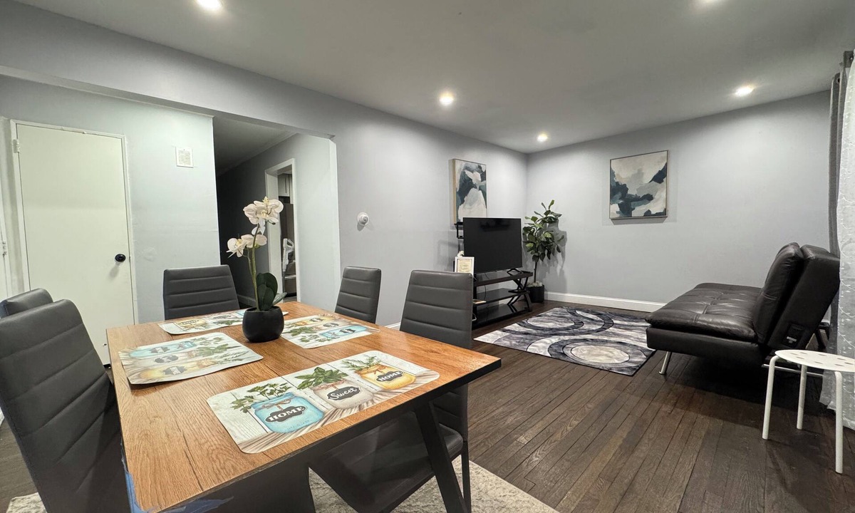 Hempstead House | "Tranquil Getaway: Stay Serenity in Suburban Bliss!"
