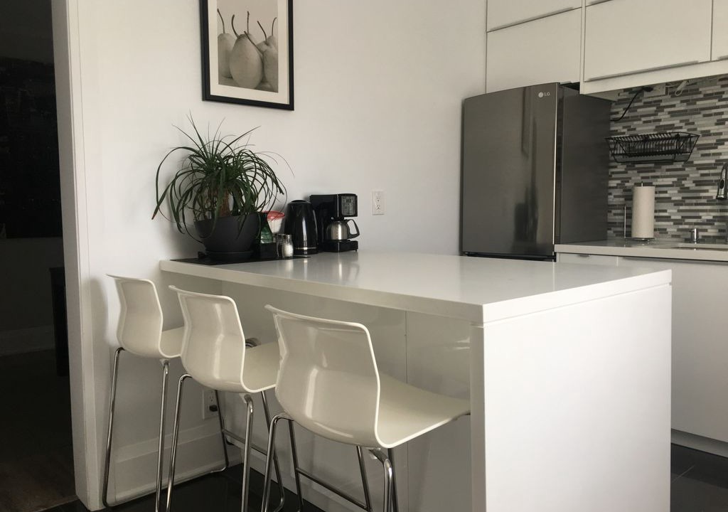 Kensington Market House | Travellers Delight In Kensington Market Parking Available