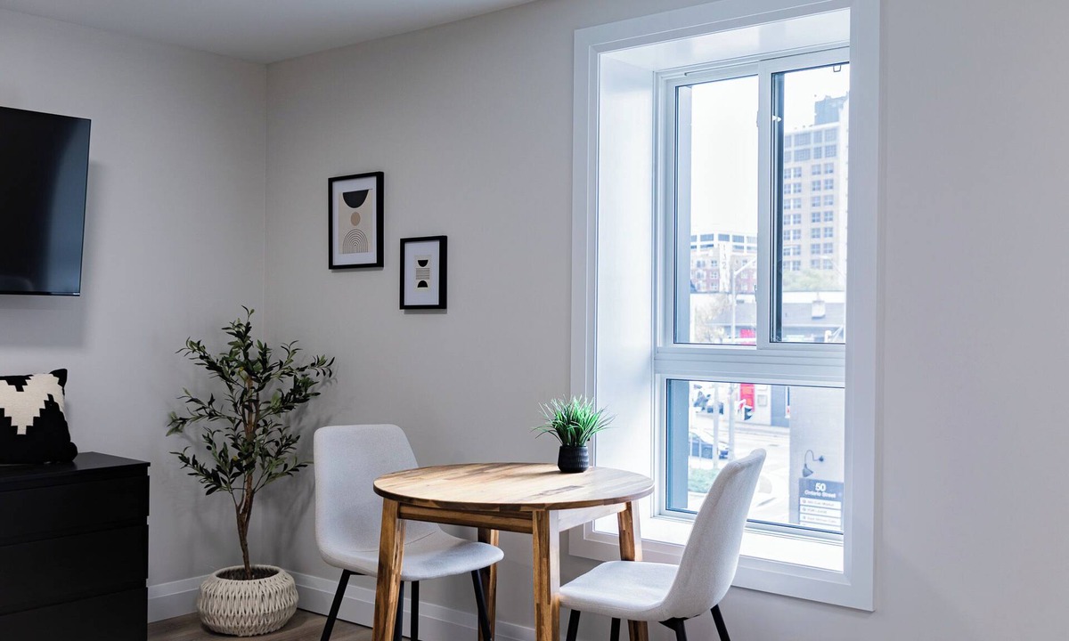 Kitchener Apartment | Trendy 1 queen bed studio Prime Downtown location