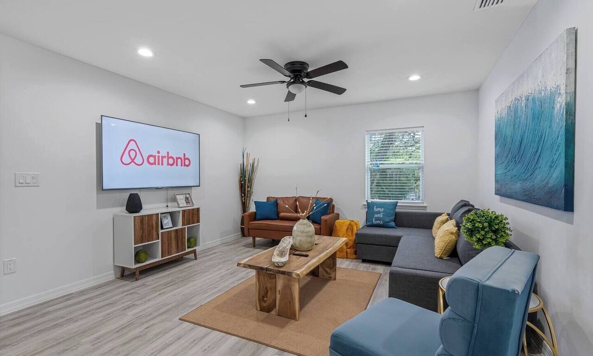 Sulphur Springs Apartment | Trendy 2 bed 2 bath Heart of Tampa Unit B