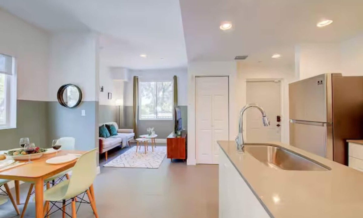 Wynwood Art District Apartment | Trendy Elevated Apt 1BR/2BA - Wynwood near Beach!