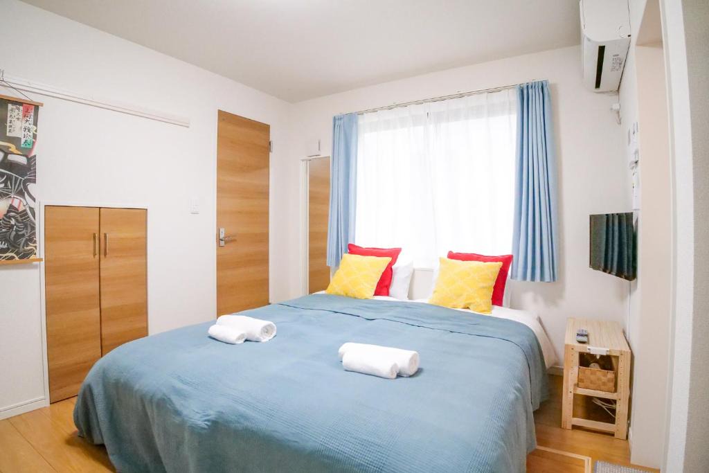 Higashitateishi Apartment | Triphome Tateishi New open/2 single beds/big table/300M WiFi