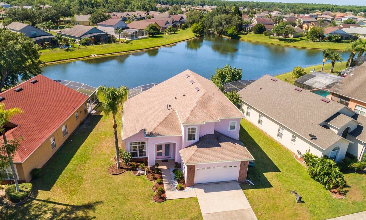 Tropical Paradise Villa | Crescent Lakes