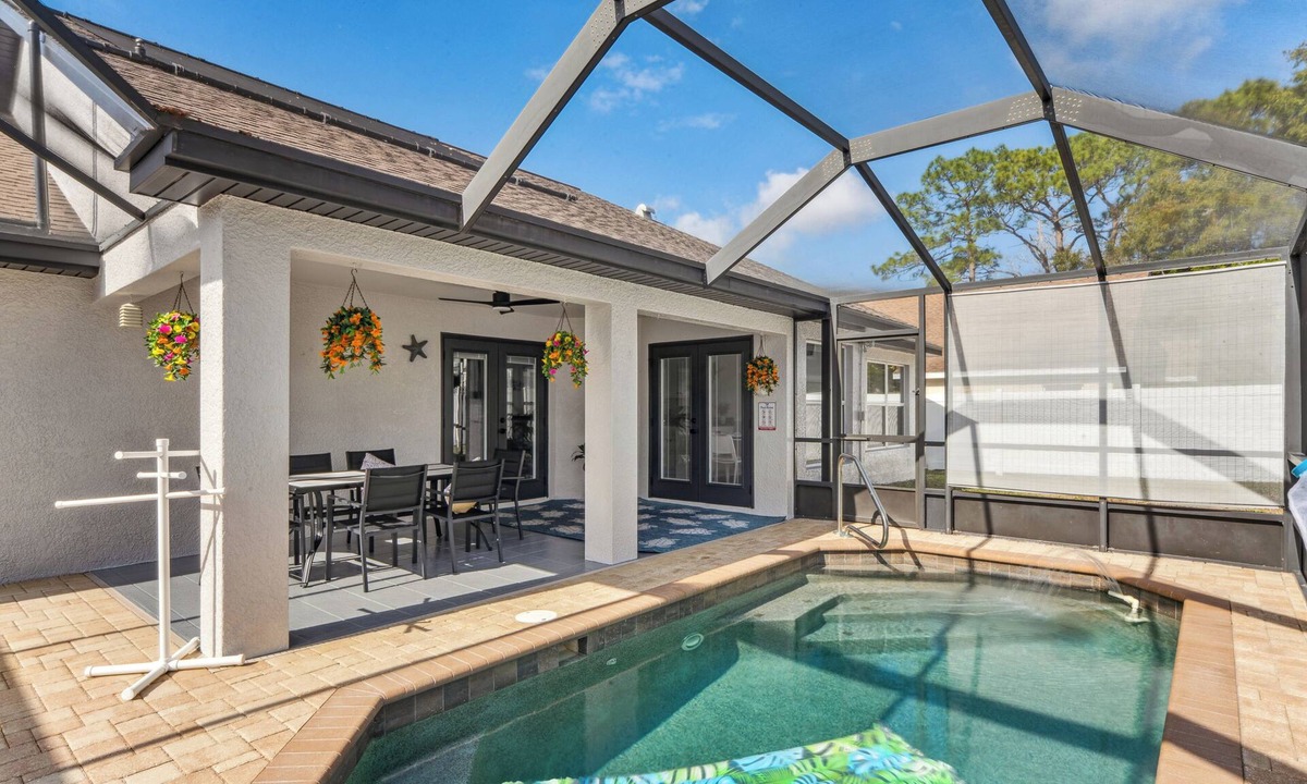 New Port Richey House | TROPICAL RETREAT WITH PRIVATE HEATED POOL-TAMPA BAY.