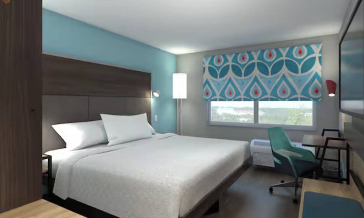 Leeds and the Thousand Islands Hotel | Tru By Hilton Gananoque, On