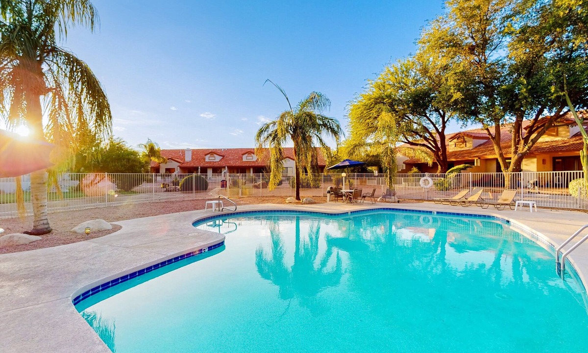 Casas Adobes House | Tucson National #8689 | Townhouse in Tucson with pool, golf, hot tub, & W/D