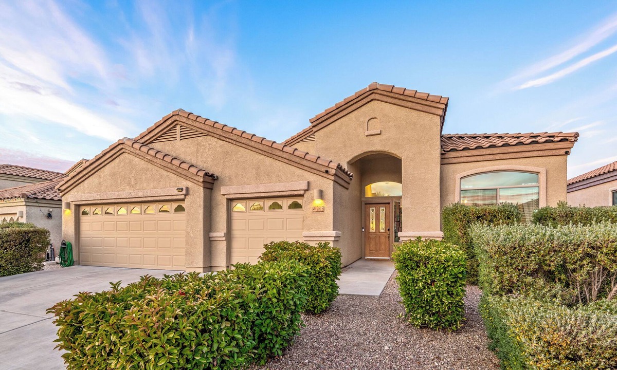 Tucson House | Tucson pool home - pets, putting green, no hidden fees