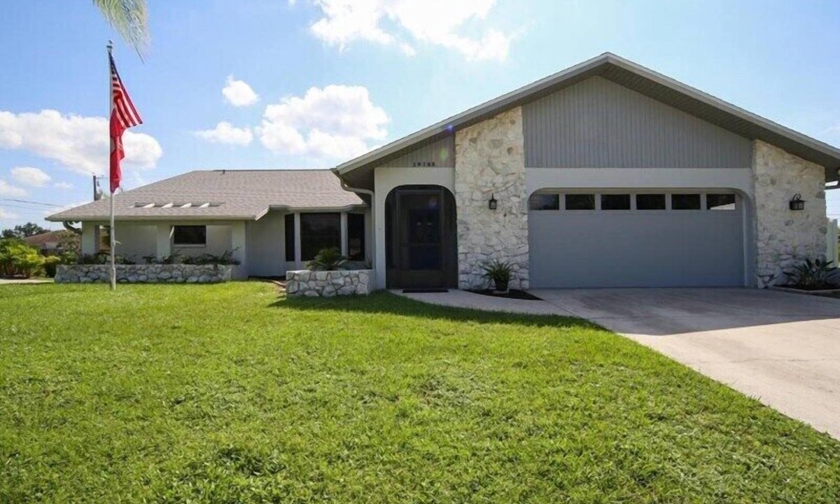Englewood East House | Turquoise Turtle - pool and spa, beautifully furnished